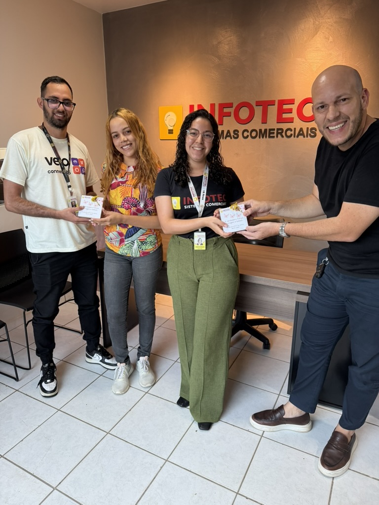 Equipe Infotec recebendo clientes na sede