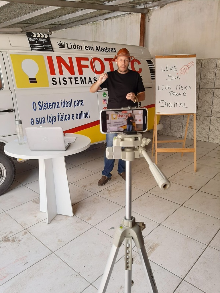 Jorge Regis gravando conteúdo: leve sua loja física para o digital