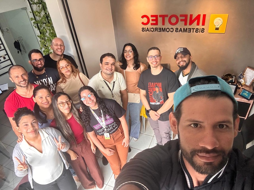 Equipe Infotec Sistemas reunida na sede