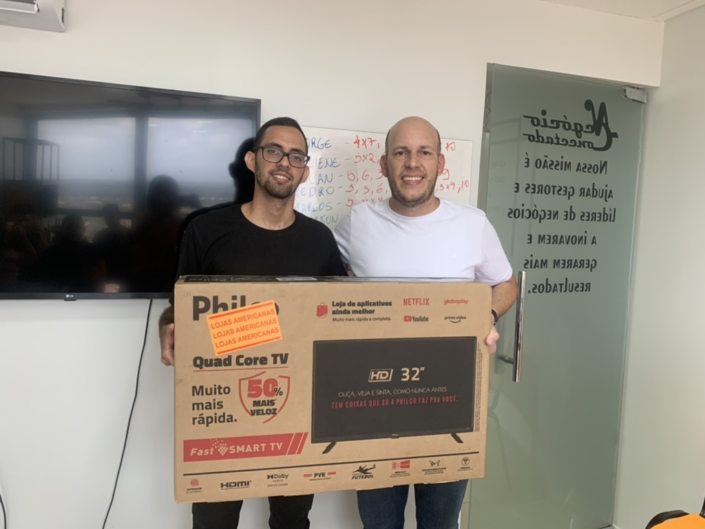 Premiação de colaborador Infotec com Smart TV